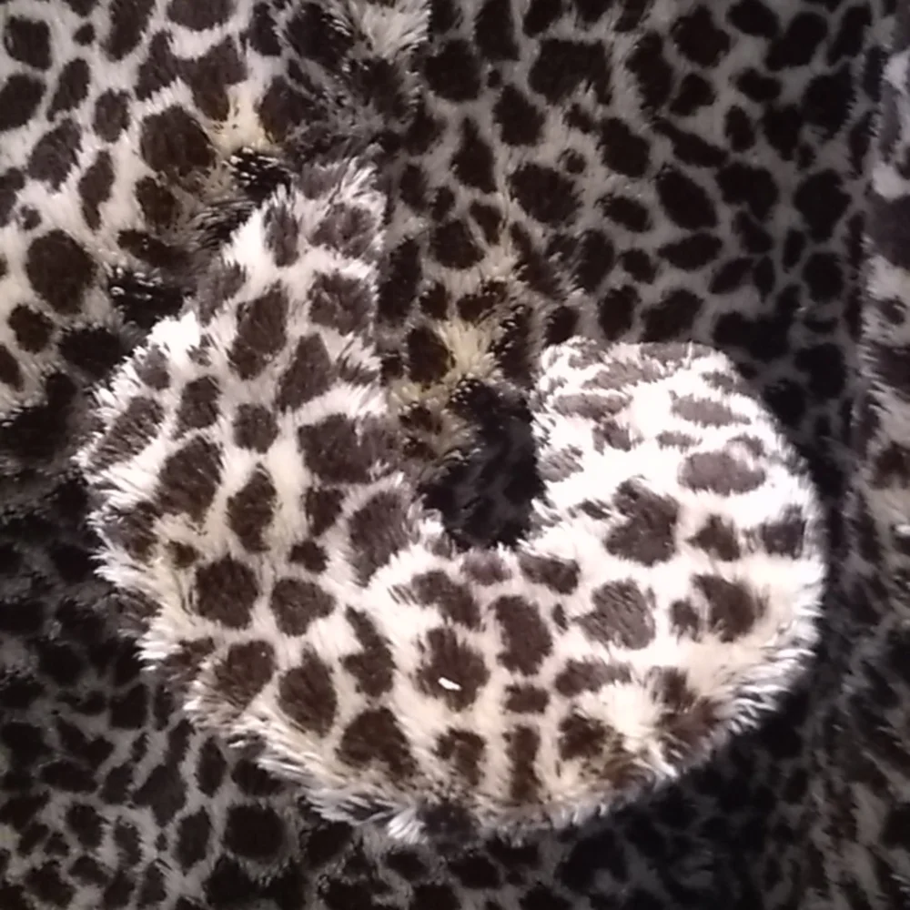 FINAL MARKDOWN Old navy hooded leopard sleeper 0-3 months